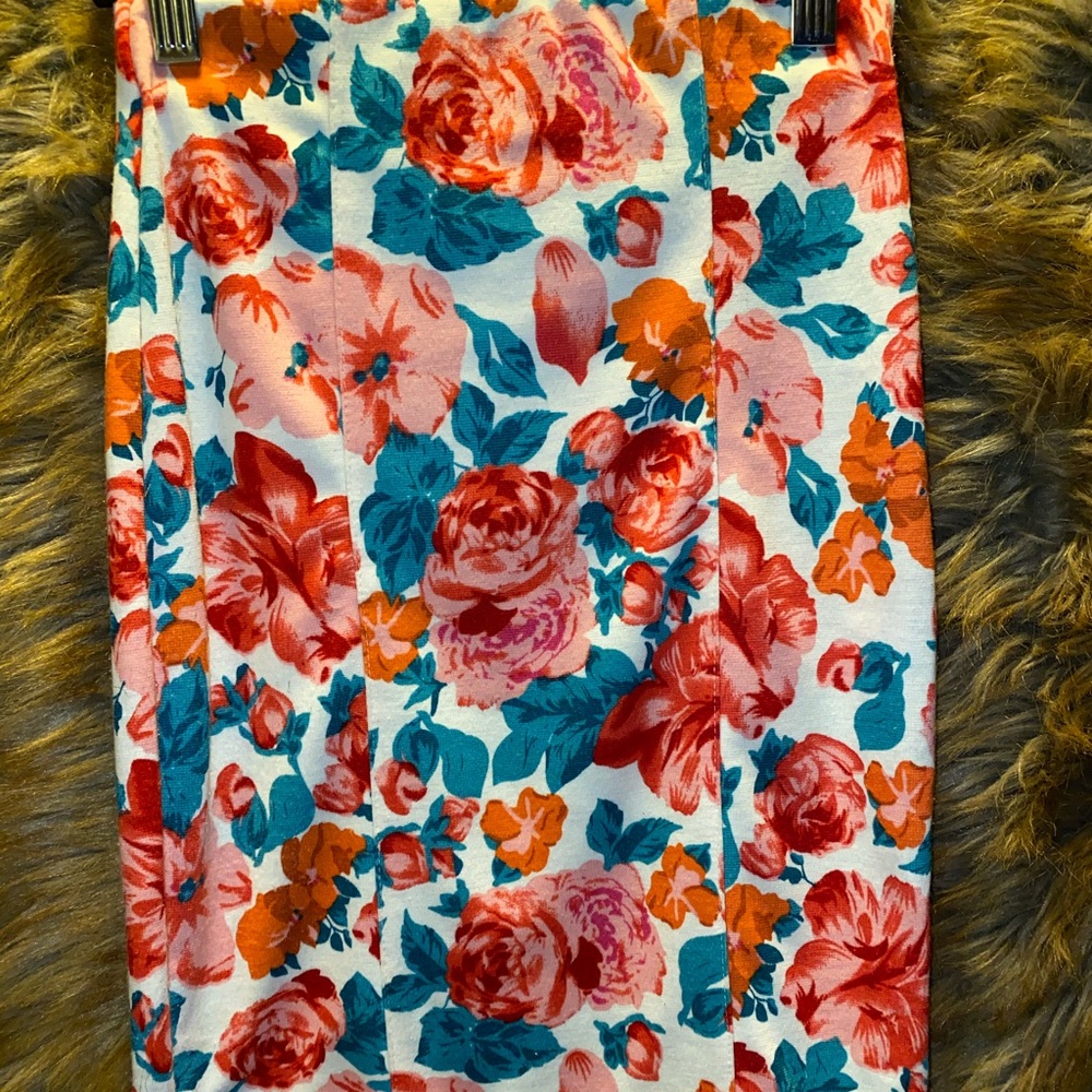 cute Zauch Me floral pencil skirt.